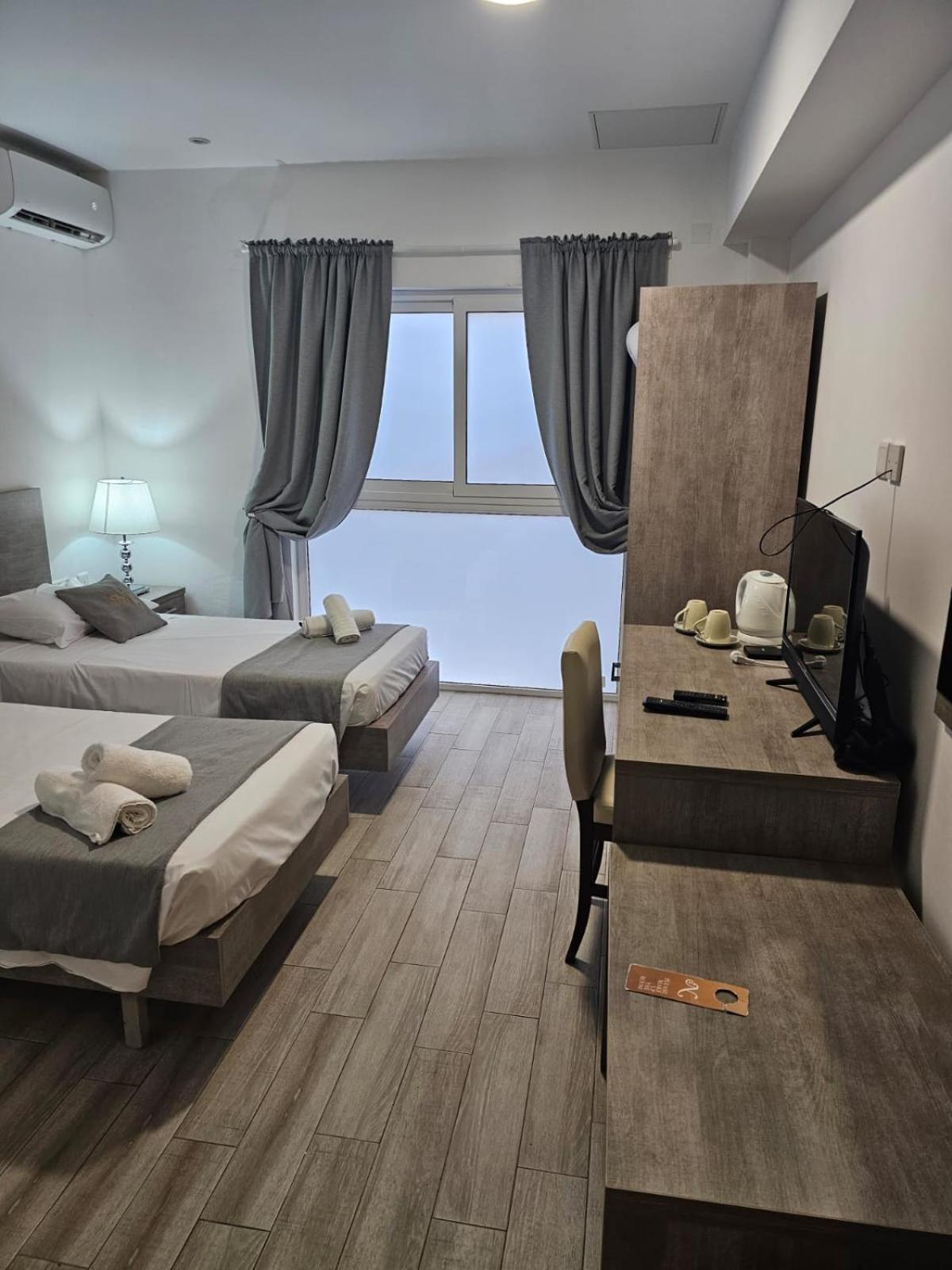 Napoli Suites St. Julian's Zewnętrze zdjęcie