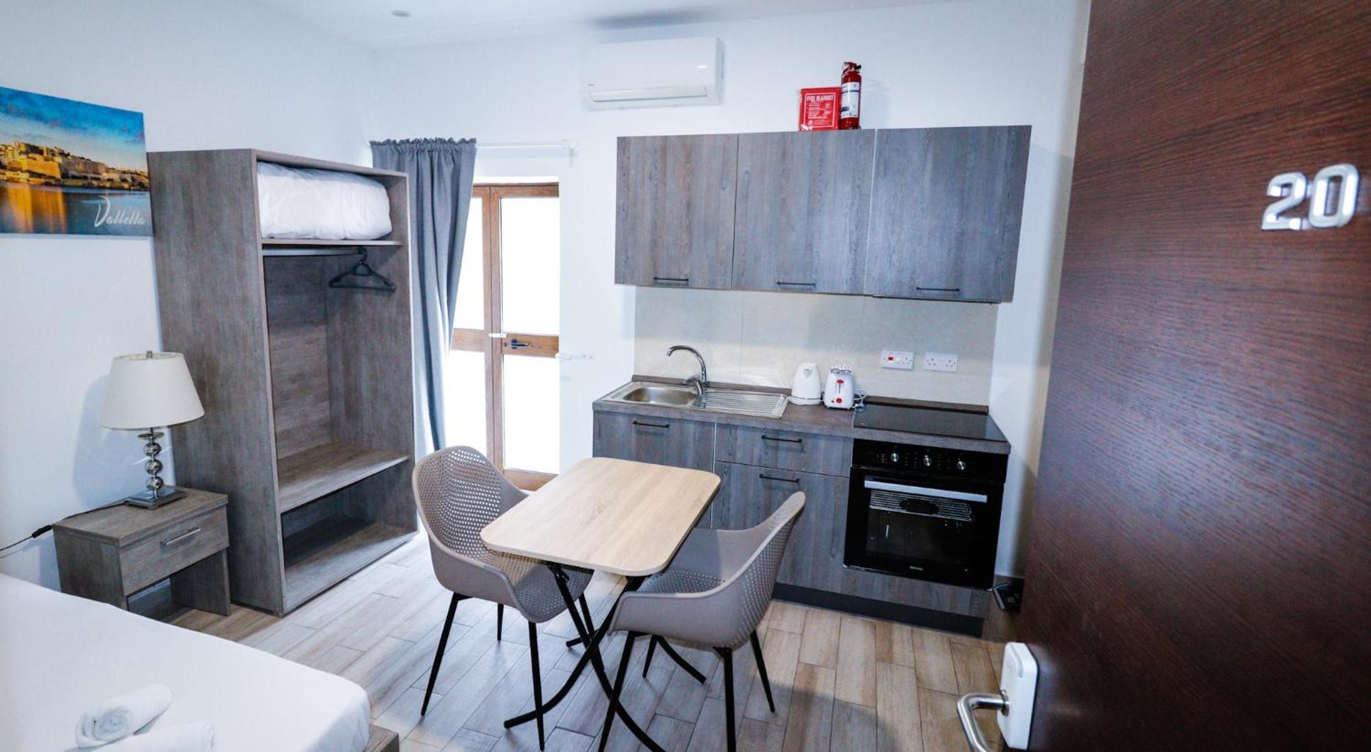 Napoli Suites Studios Aparthotel St. Julian's Zewnętrze zdjęcie