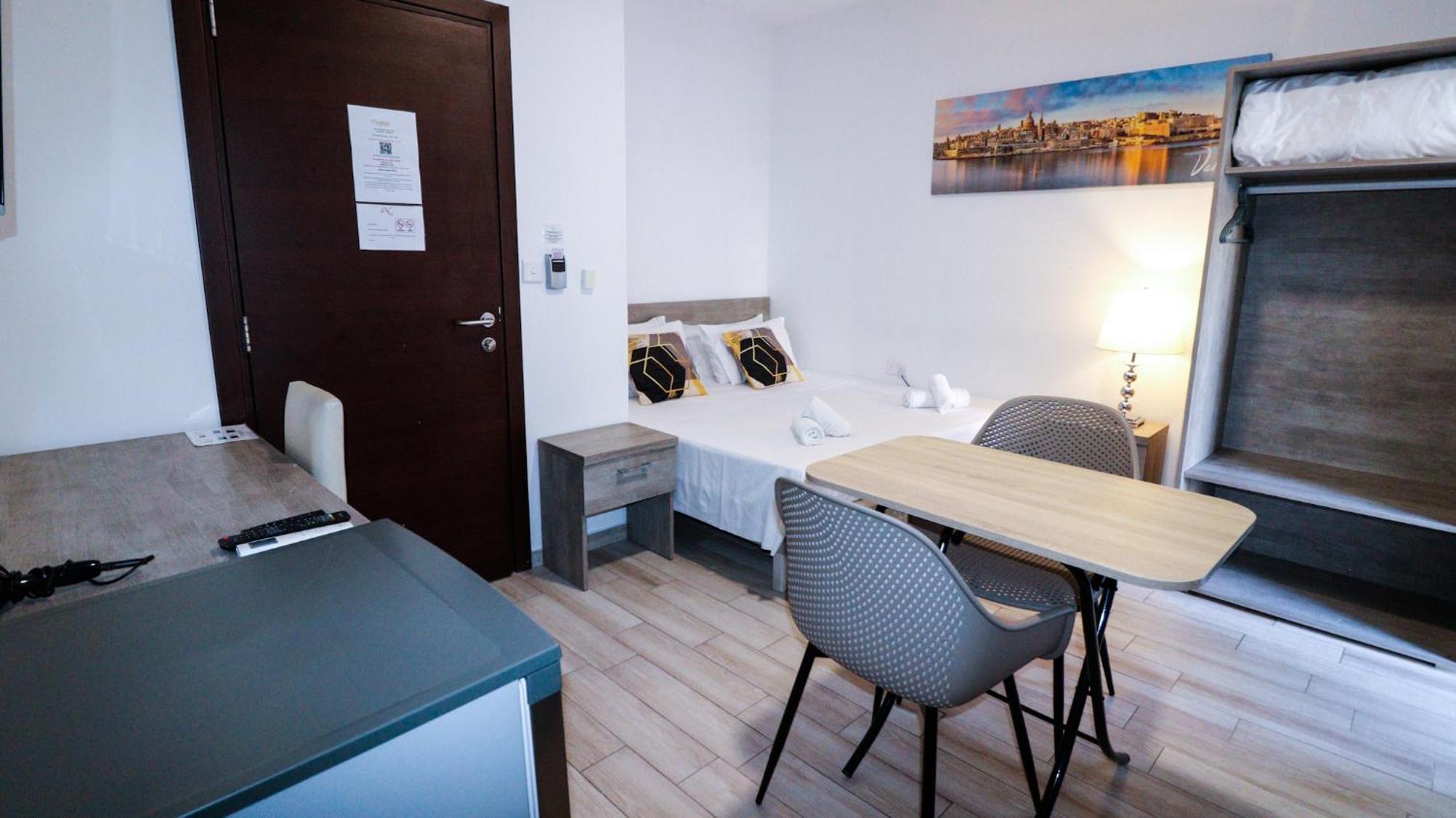 Napoli Suites St. Julian's Zewnętrze zdjęcie