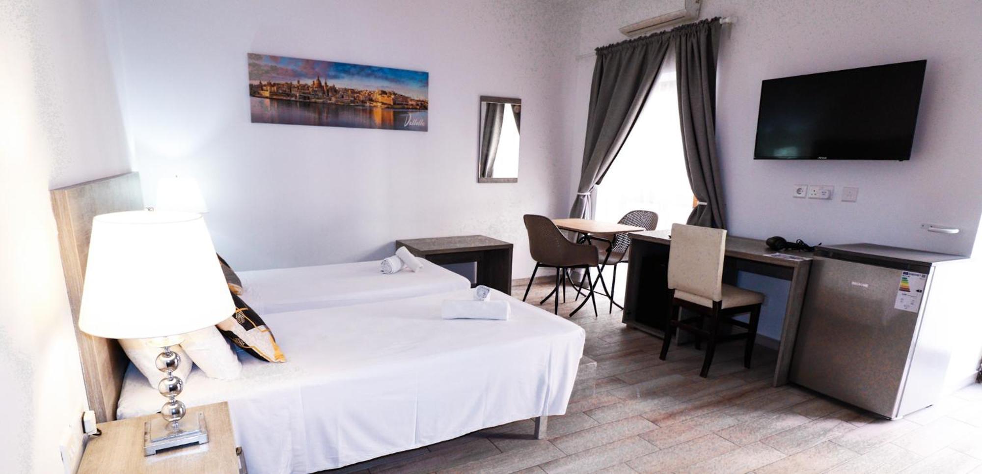 Napoli Suites Studios Aparthotel St. Julian's Zewnętrze zdjęcie